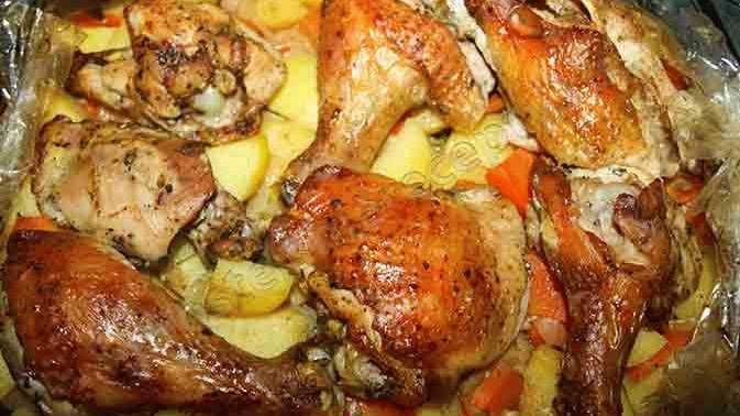 Голень с картошкой в рукаве