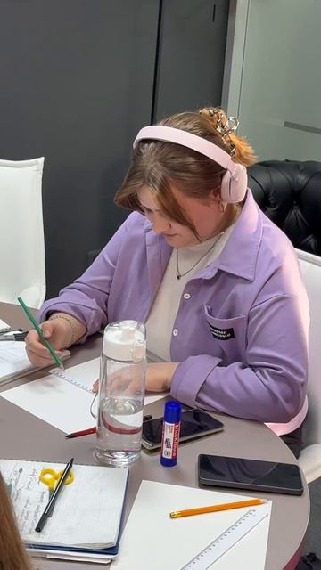 Продолжаем погружаться в искусство вместе с Настей Лимоновой. В этот раз - супрематизм.