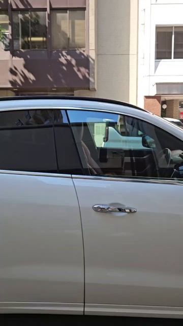 Наши на такси в булошную не ездят....