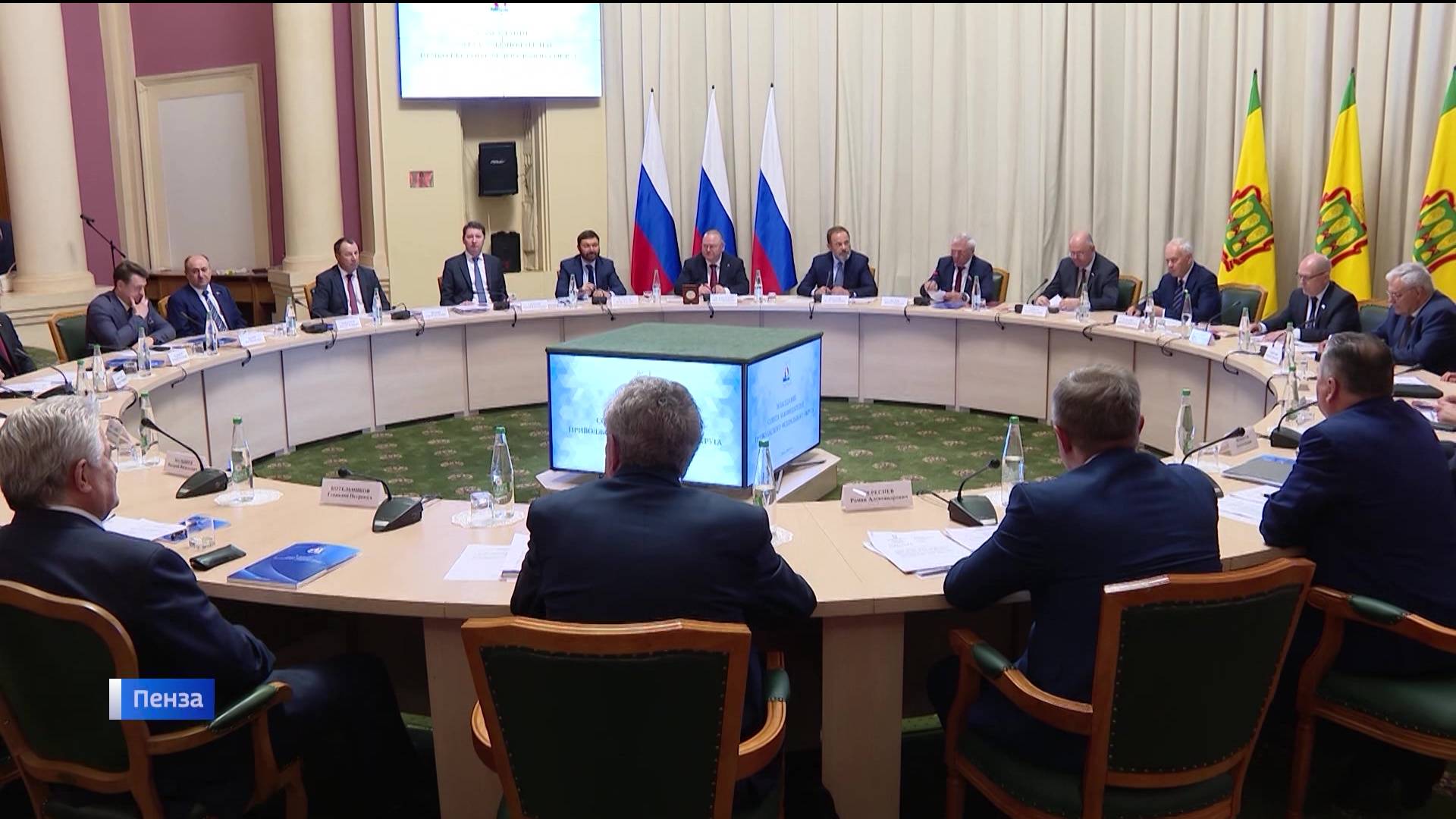 Полпред Президента в ПФО Игорь Комаров принял участие в пленарном заседании Совета законодателей