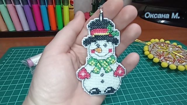 Снеговик от Овен. Вышивка на пластиковой канве