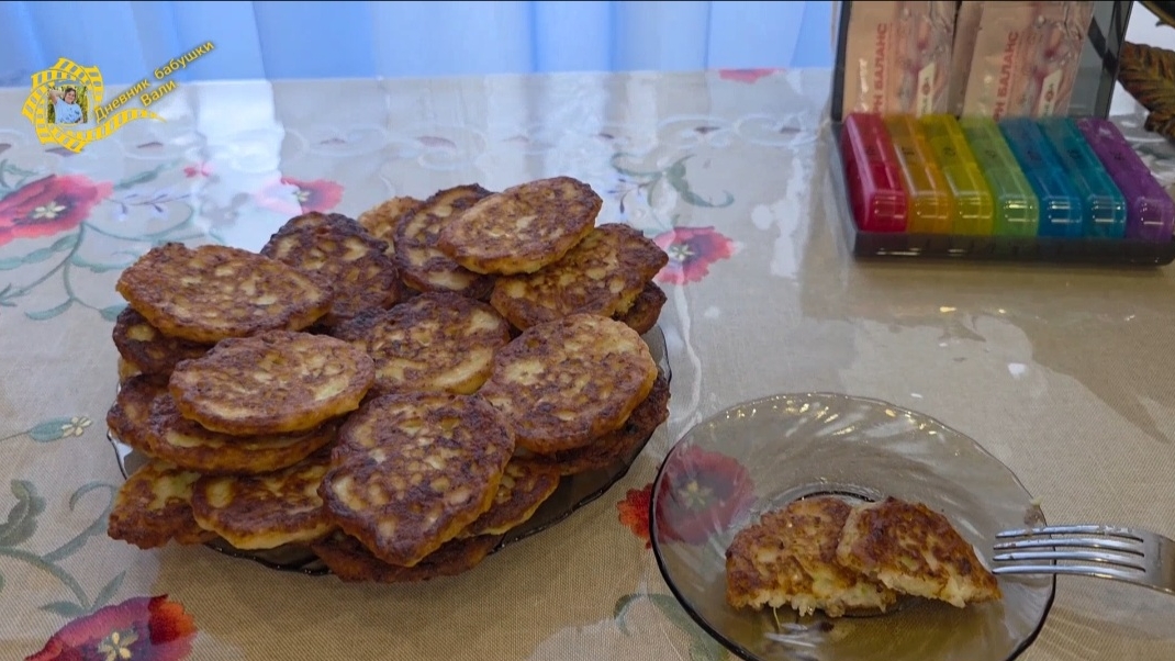 Капустные оладушки с котлетками.