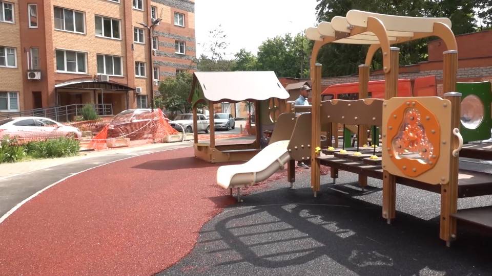 Во дворах большой ремонт: где сейчас идут работы по благоустройству?