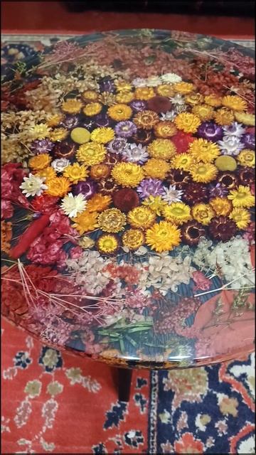 Столик из эпоксидной смолы готов...