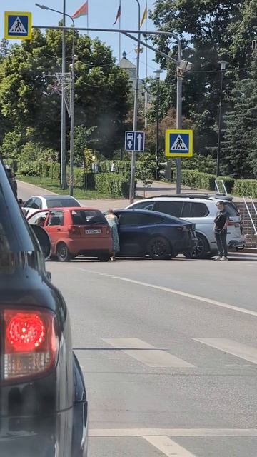 ДТП Тесла Маск не доглядел?
