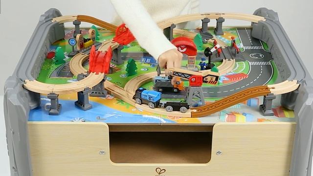 Железная дорога детская "Сортировочный центр" Hape, 70 элементов
