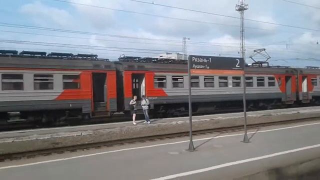 Отправление на электропоезде ЭД4М-0444