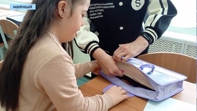 Воспитанники коррекционной школы Мирного получили подарки от УКС АЛРОСА