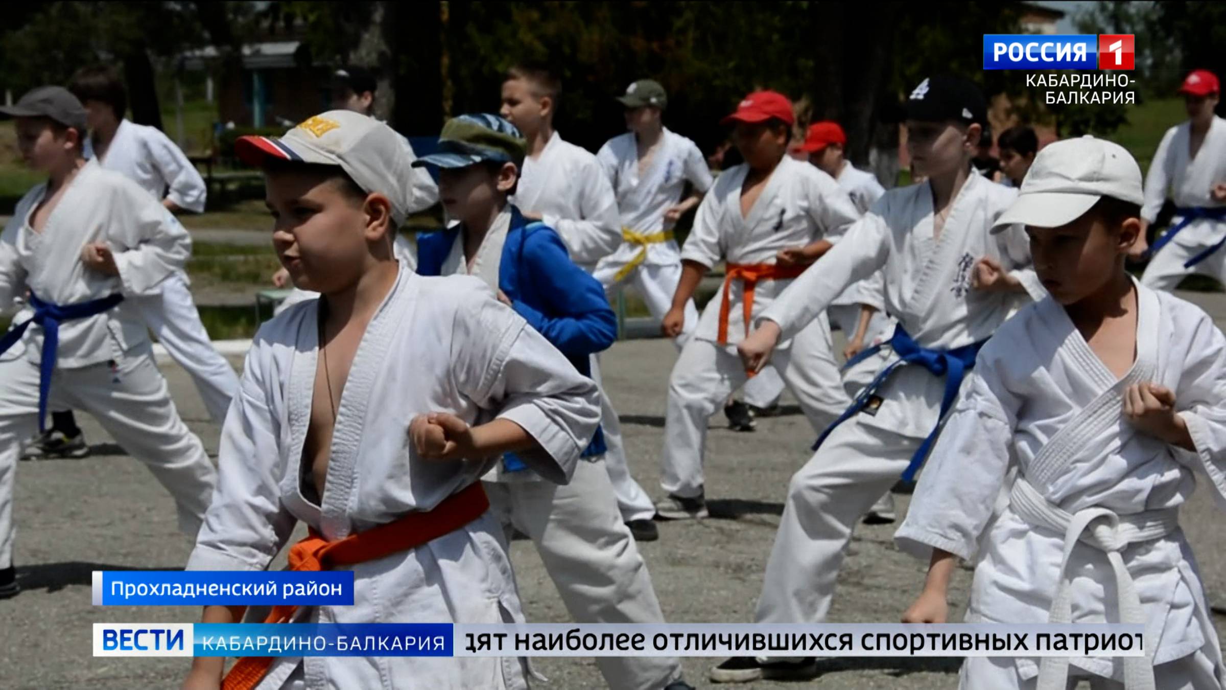 В Прохладненском районе открыли военно-спортивный лагерь
