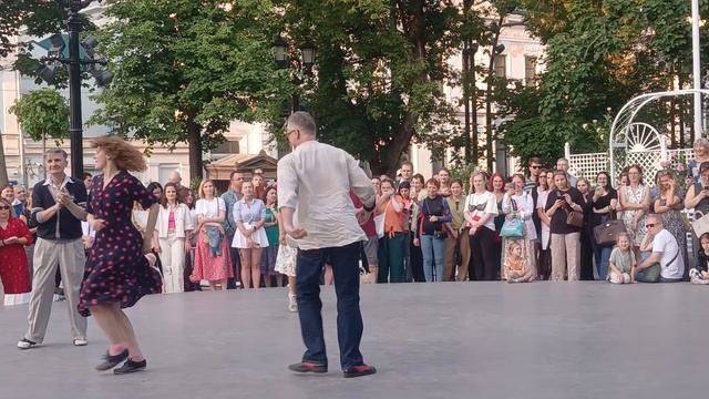 Танцы на Чистопрудном бульваре.Москва