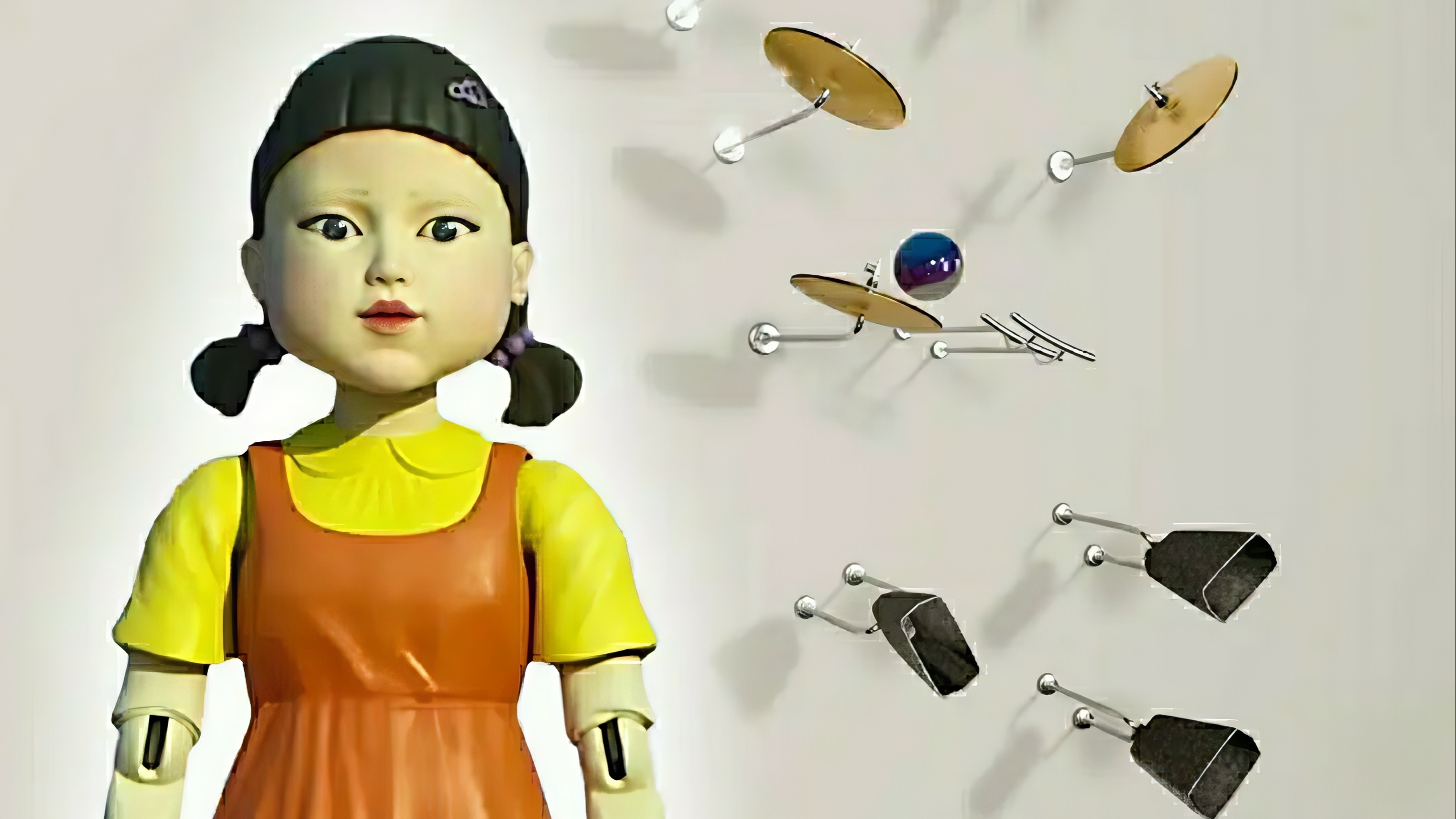Главная тема сериала Игра в кальмара на разных инструментах. Шарик играет Игру в кальмаров