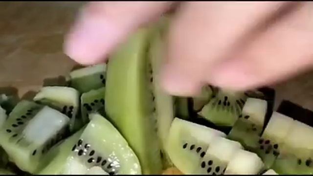 Коктейль из молока и киви!