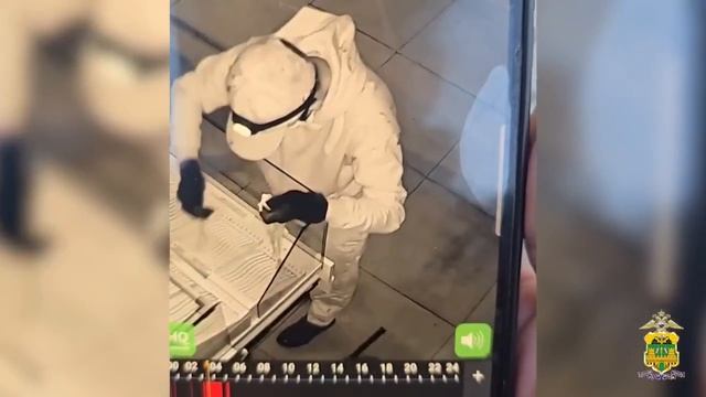 Скалолазание и паркур – хобби, воровство – ремесло. В Анапе преступник залез через крышу в ювелир...