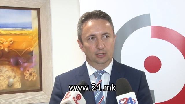 Политичка одлука е дали зелениот картон да се спои со ?