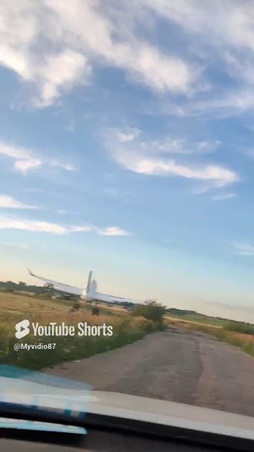 Посадка Боинга на авто. Ссылка в описании.