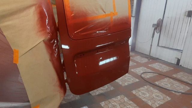 LADA Largus - Завершение ремонта. Покраска дверей багажника авто.