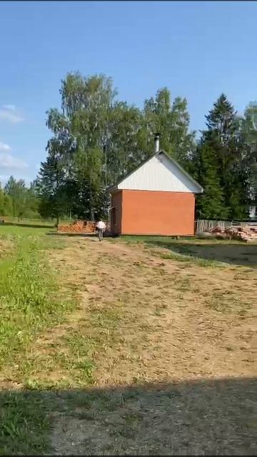 вид на дом, участок, школу