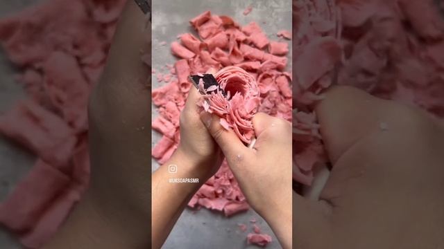 Видео от мыльного блогера @UKSOAPASMR
