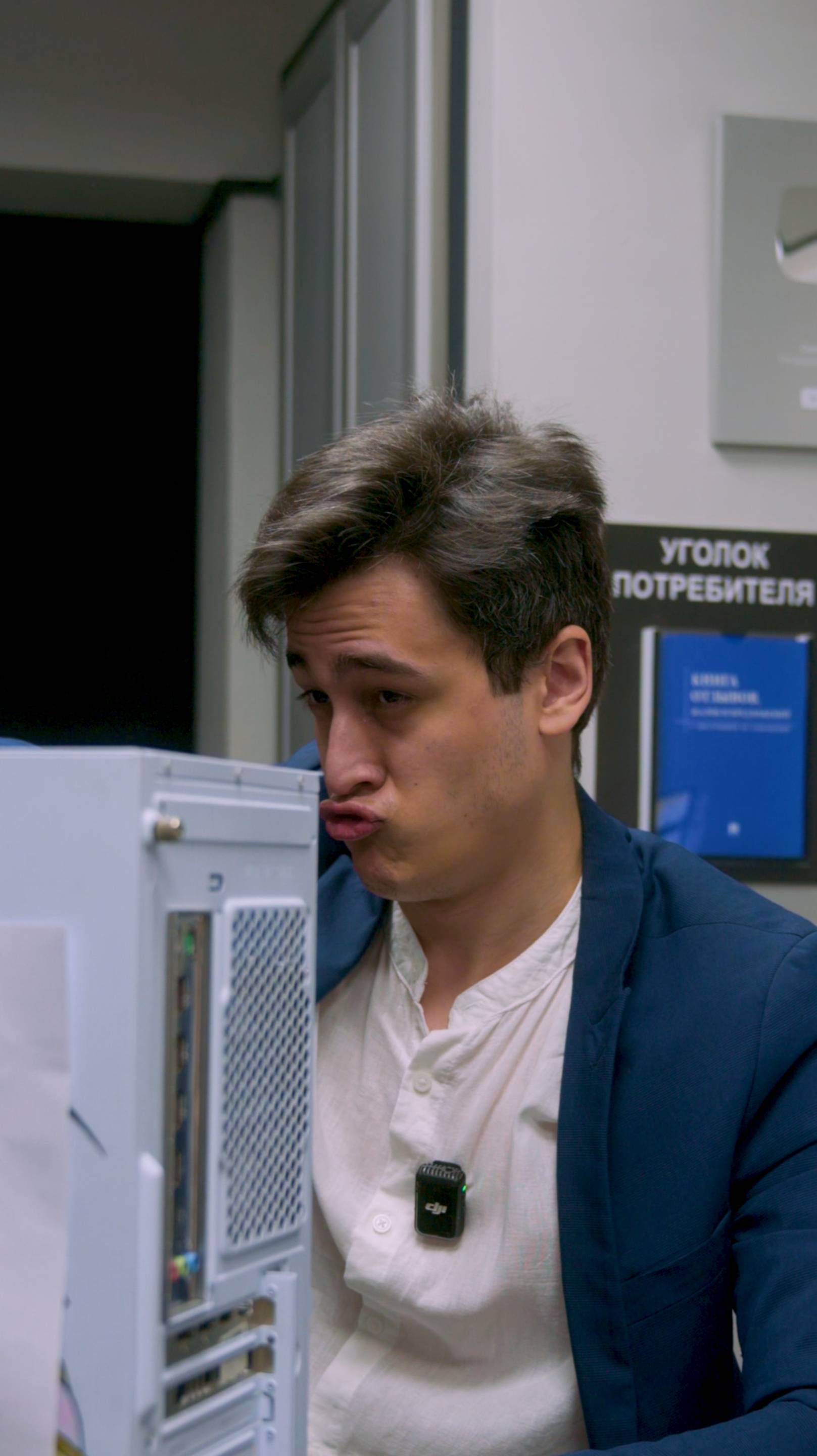Чел с лицом как у ведущего Дом-2 чинит iPad #compshop #сборкапк #пк @stanisla_ru