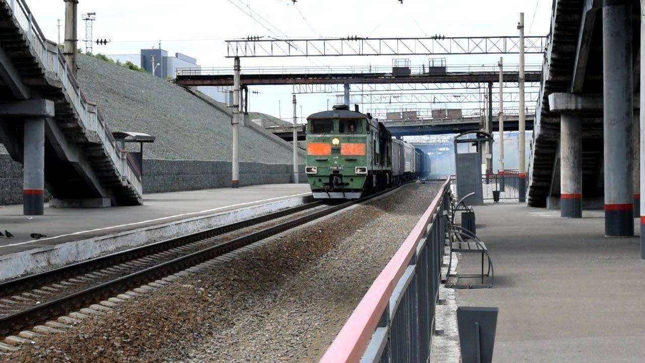 Тепловоз 2ТЭ10М-3541 с приветливой бригадой.