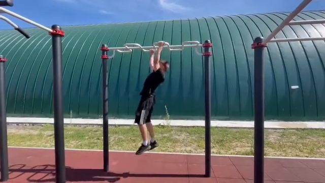 Гимнастический снаряд П образный рукоход
