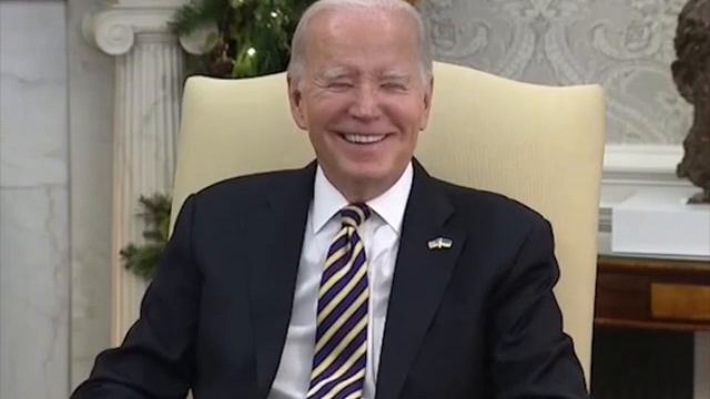 Дональд Трамп есть в файлах Эпштейна. Это настоящая причина, по которой они не были обнародованы.