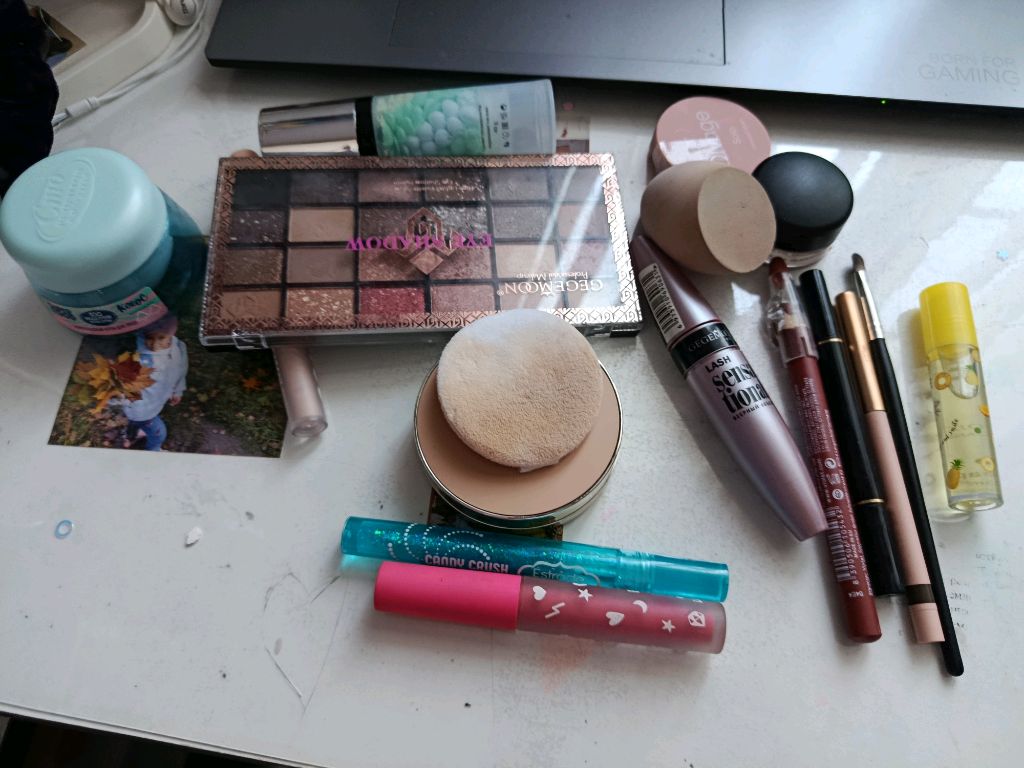 делаем макияж