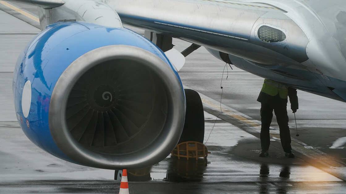 В Шереметьеве приземлился Boeing-737 с неисправностью двигателя