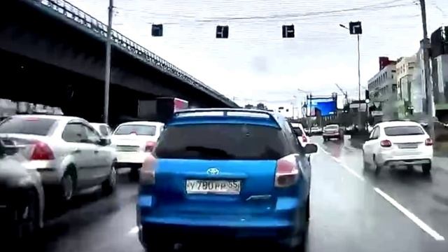 Подрез на дороге слева в Омске