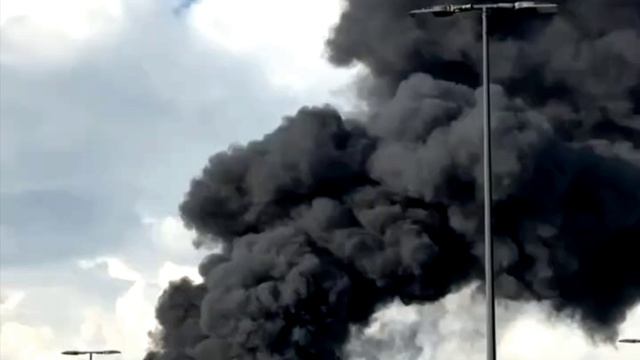 Сильный пожар на складе резины в Красногорске