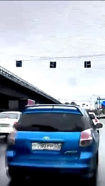 Подрез на дороге слева в Омске