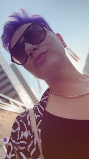 Немного сменила прическу сегодня ) отращиваю волосы под горшок ) скоро поменяем тут аватарку :)