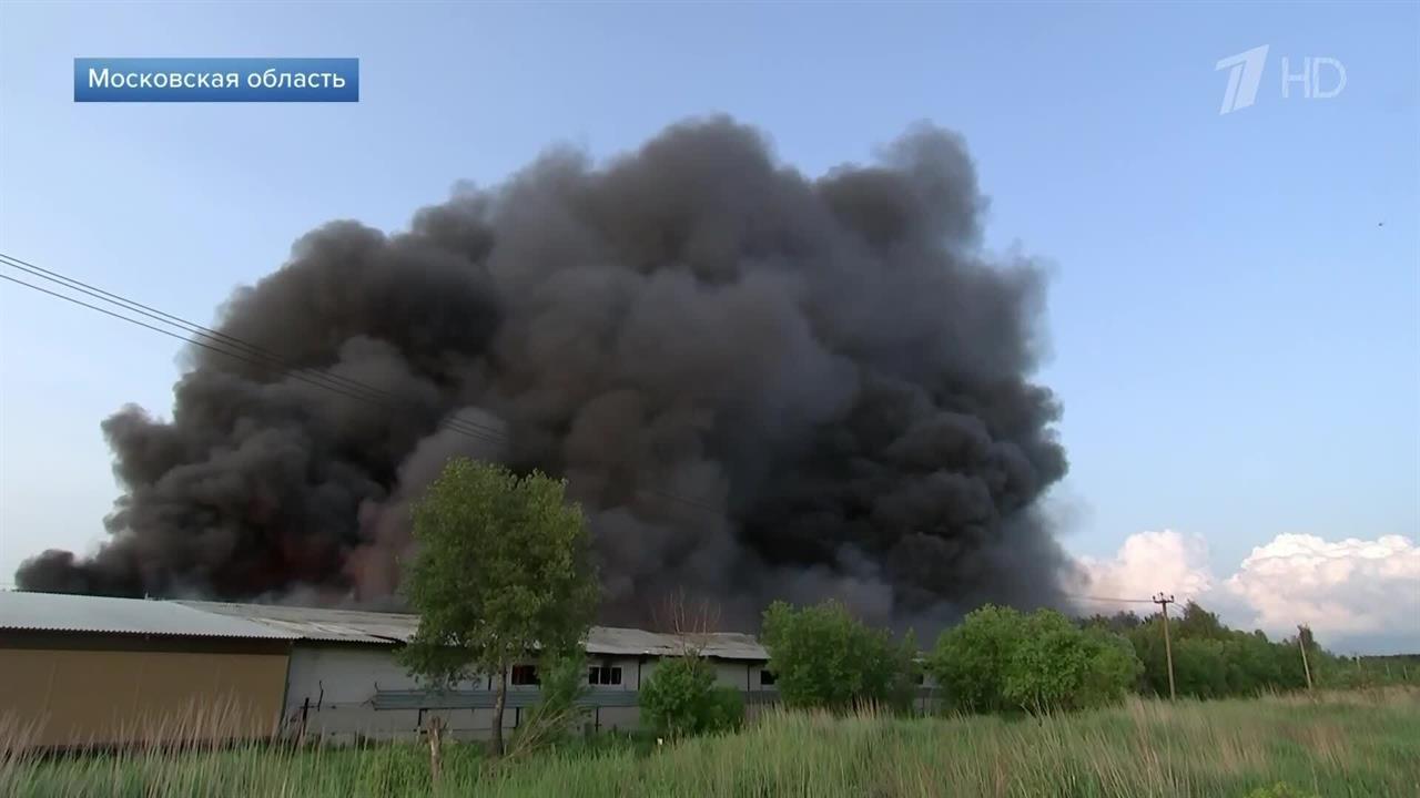 Площадь пожара на складе в Пушкино увеличилась до 21 тыс. квадратов