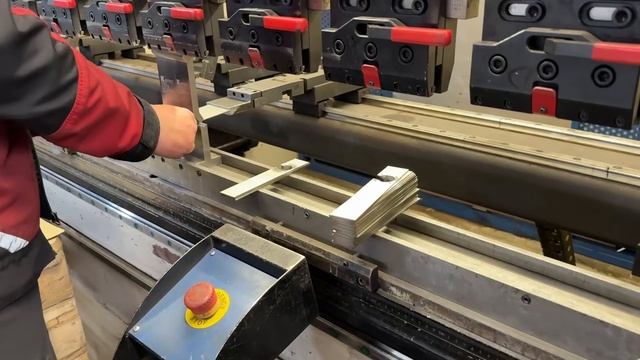 Гибка кронштейна из нержавеющей стали AISI304