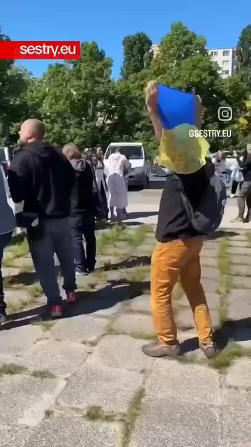 "Потужность дебилизма" зашкаливает!🤣🤣🤣 В конце, так понимаю, они представляются окрудающим!🤪🤪🤪