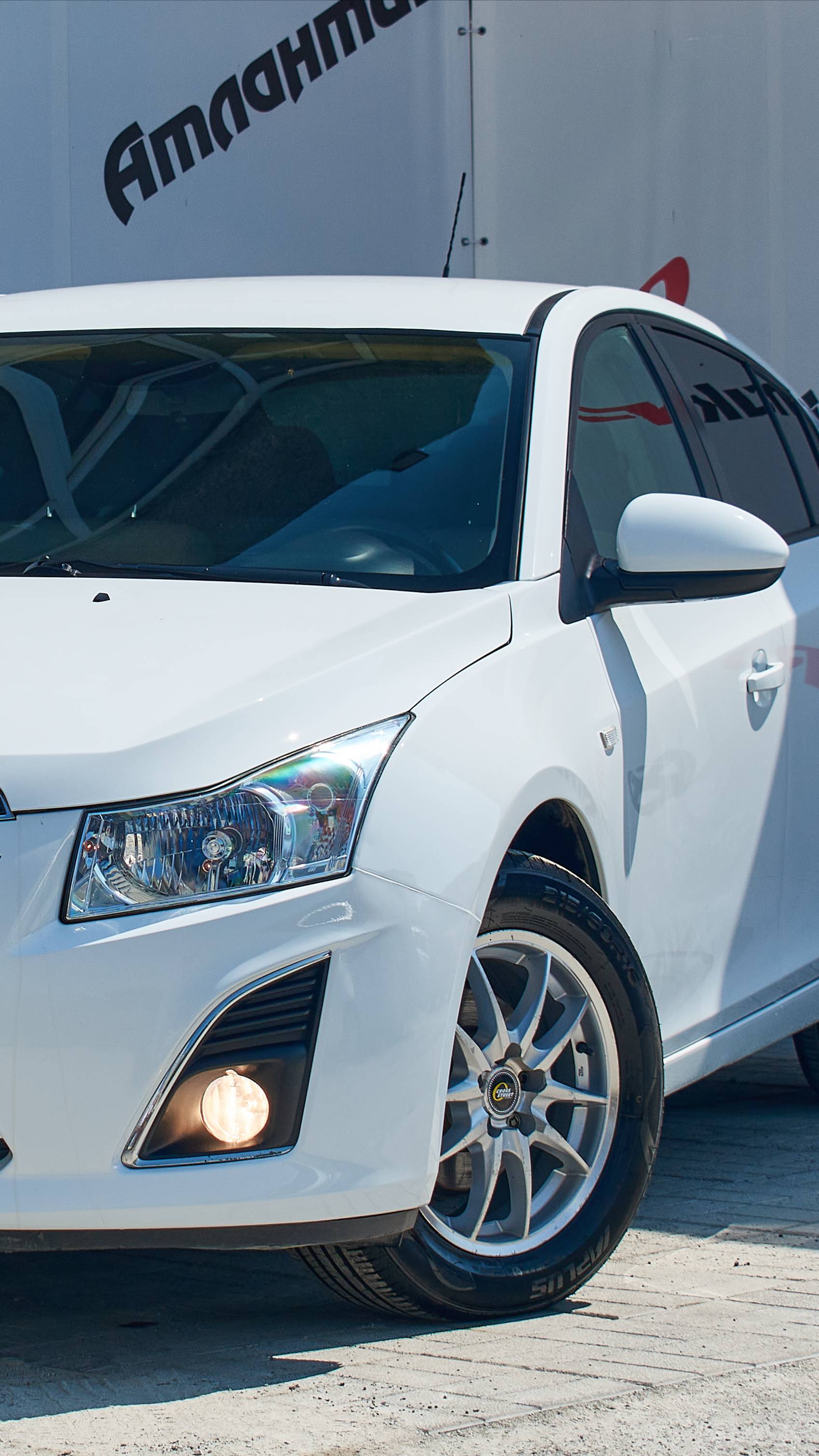 Обзор на Chevrolet Cruze Хетчбэк 5-дв. 1.8 MT 2013г