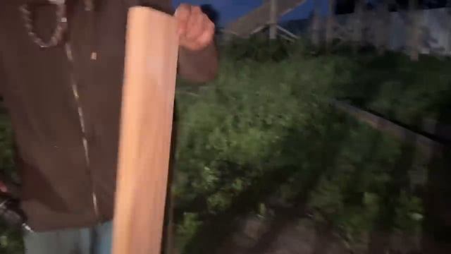Разобрали дом, чтобы построить навес для двух машин.