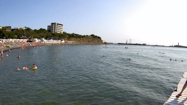 Пляж оборудован и море чистое
