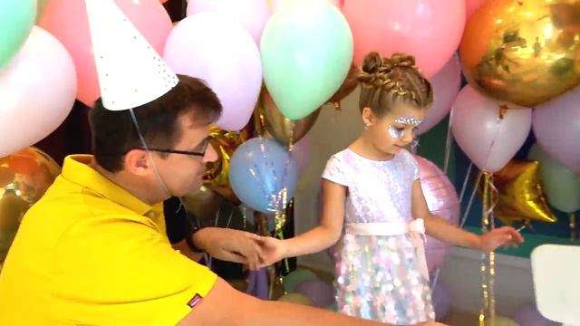 ДИАНА И РОМА - Диана и её день рождения 6 лет