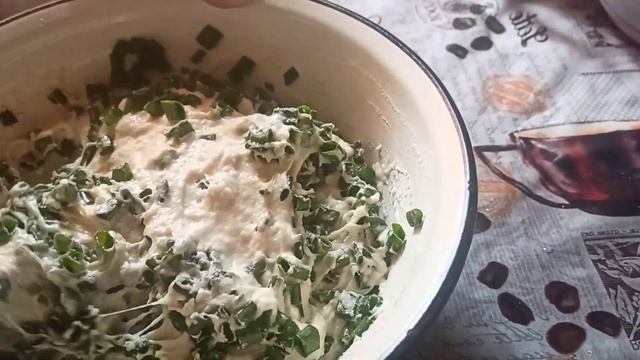 Смешайте зелёный лук и кефир !!! Ароматные оладьи у вас