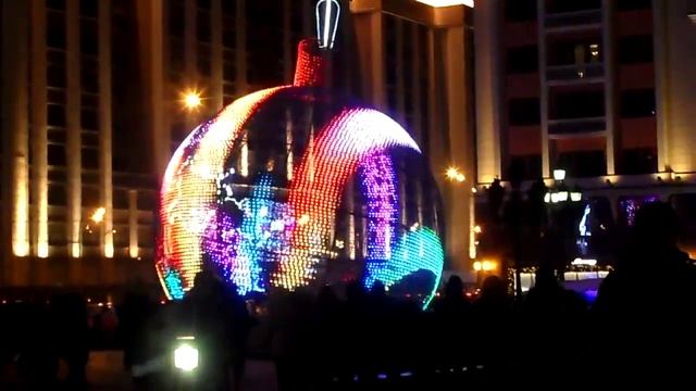 Шар рядом с кремлем. Москва 2016.