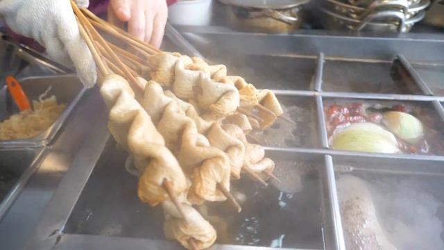 Закусочная-ресторан Hanyang University Crocodile Tteokbokki, известная жареными рисовыми пирожками