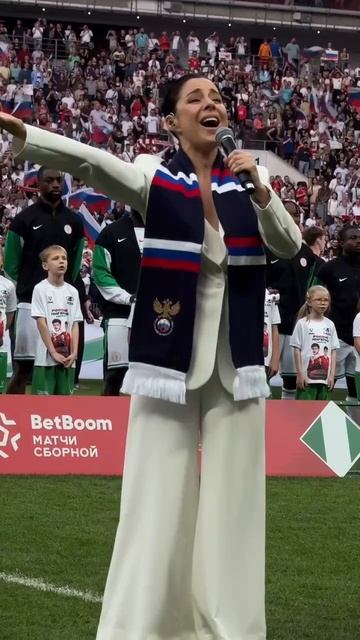 Вчера я впервые исполняла гимн Российской Федерации на стадионе в Лужниках 🇷🇺🤍