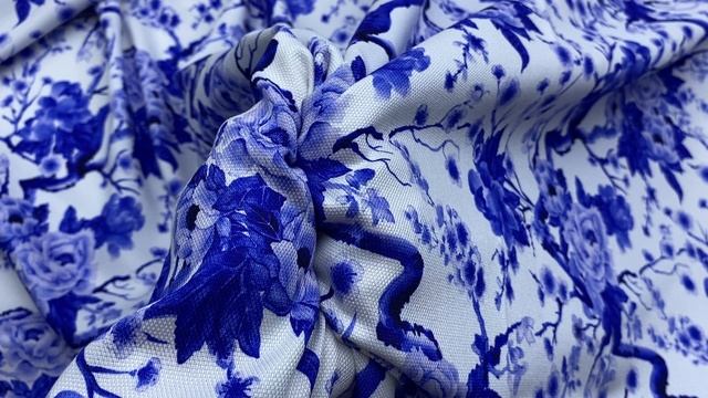 Вискоза белого цвета с принтом  синие цветы 17553