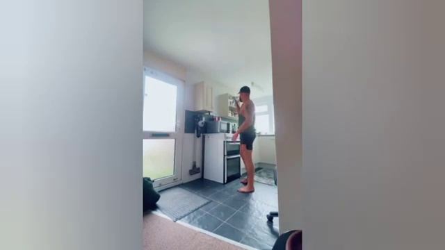ИСПУГИ колонкойЯ ЧУВСТВУЮ СЕБЯ ХОРОШО 😂