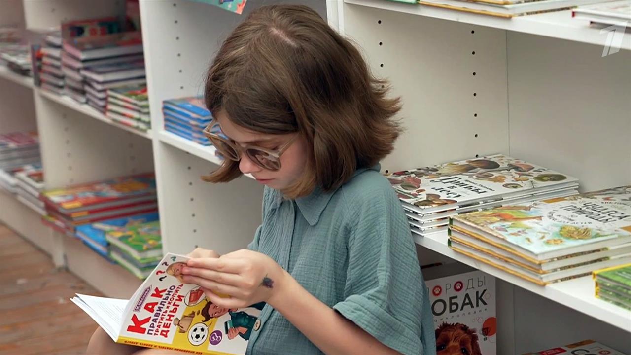 В Москве завершается крупнейший книжный фестиваль России "Красная площадь"