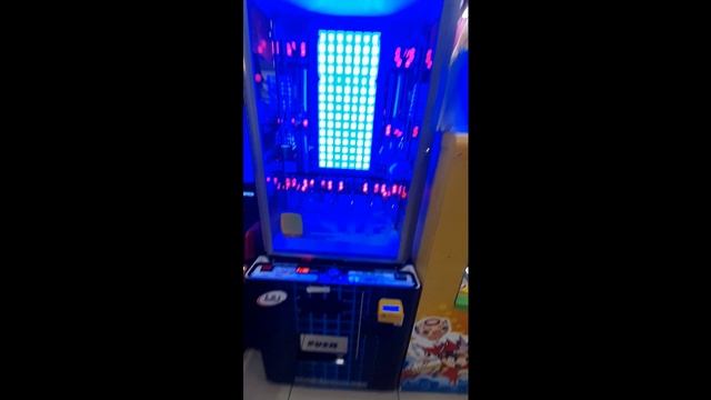 Игровой автомат Stacker. Arcade game prize machine Stacker.
