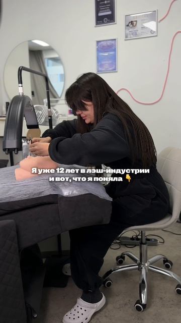 -что бы клей не заканчивался, нужно покупать новый -что бы пинцет не упал, держи его