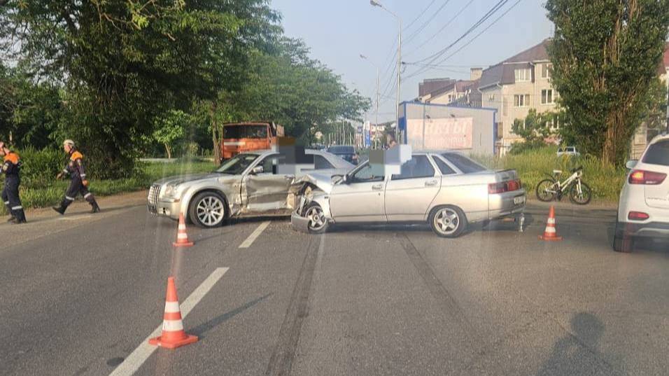 Два человека пострадали при столкновении легковушек в Ставрополе