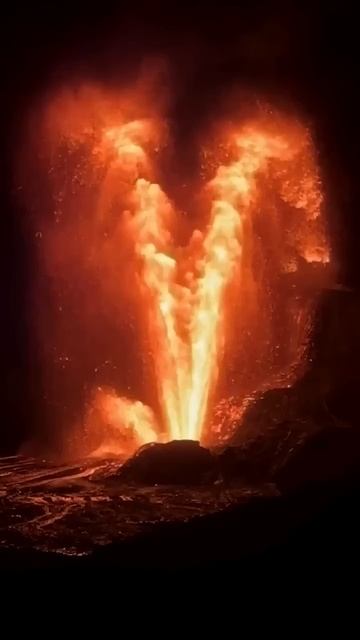 🌋Яркое извержение Килауэа _ лава и дым на Гавайях.
Новости.